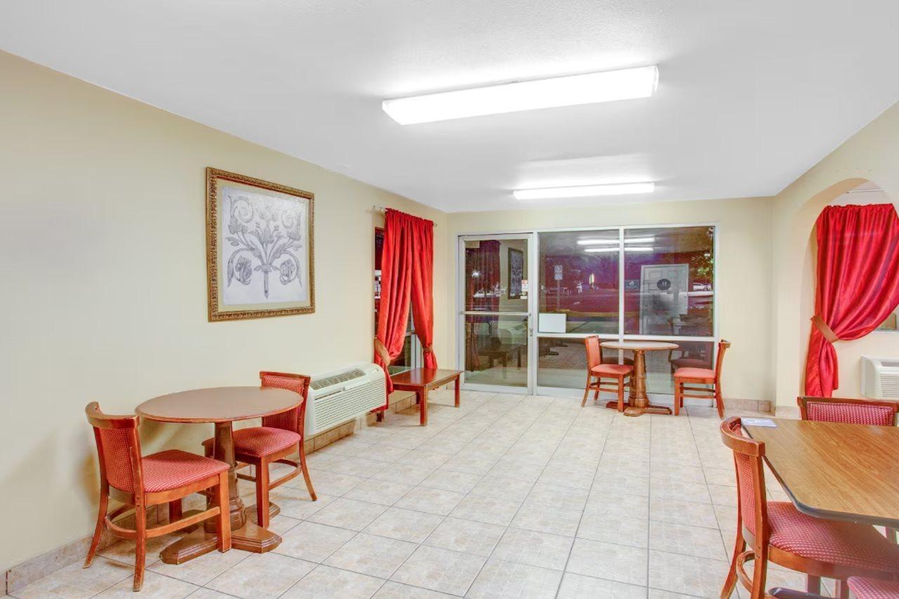 Baymont By Wyndham Coalinga Villa Exterior photo