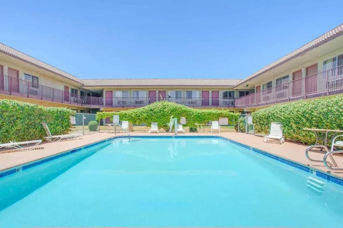 Baymont By Wyndham Coalinga Villa Exterior photo